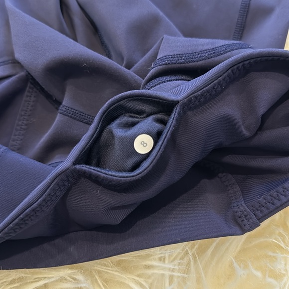 Lulu lemon women’s athletics pants size 8. Navy blue with pockets. - Picture 5 of 5